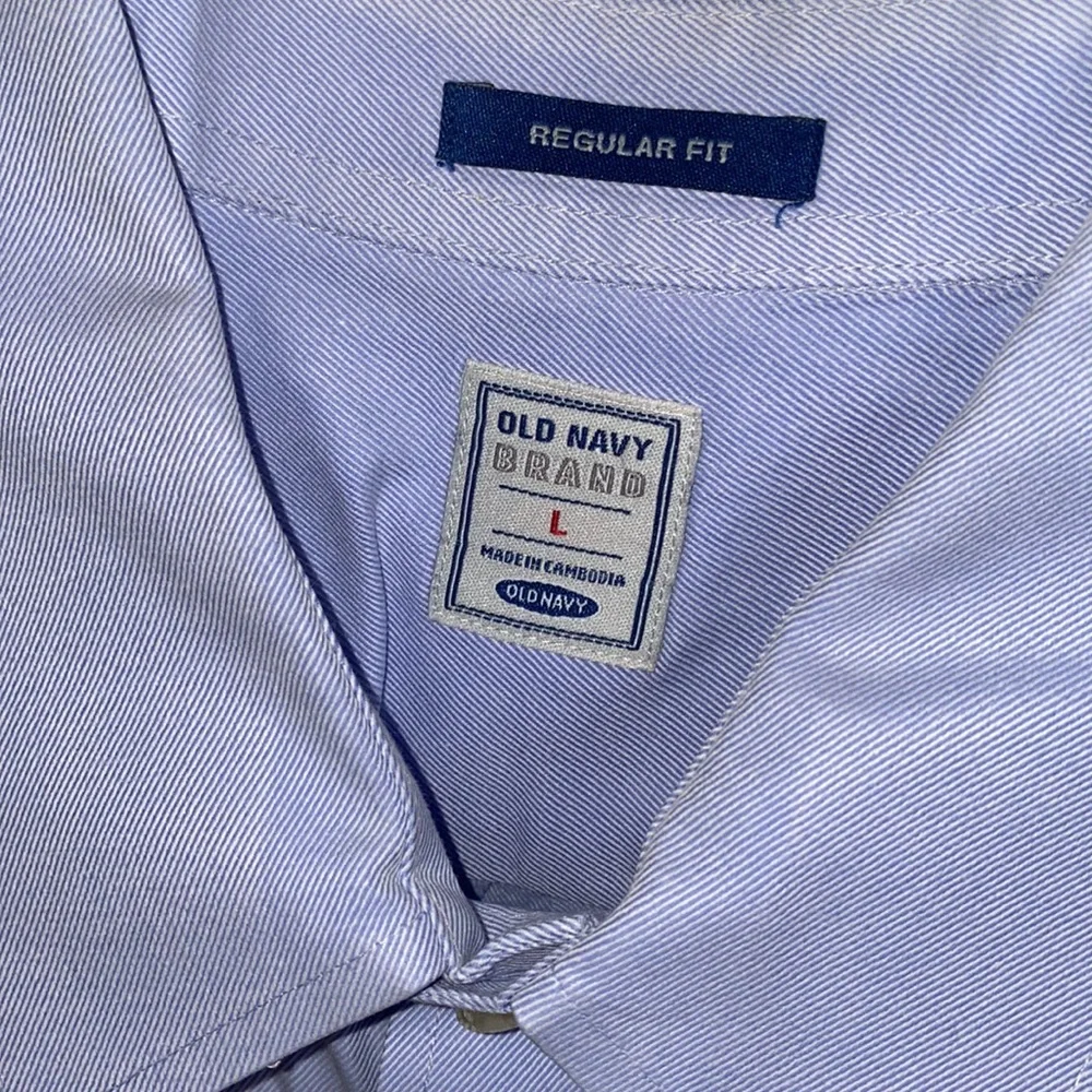 Button down - Picture 3 of 3